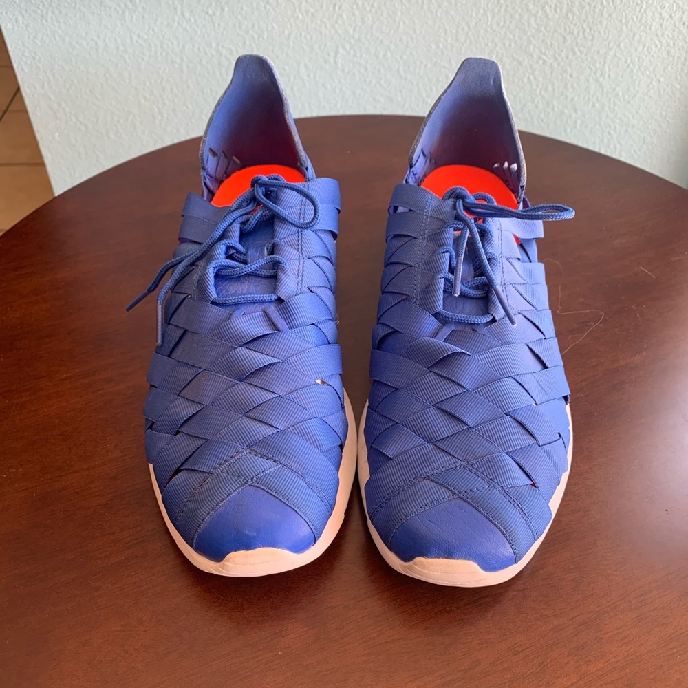 Selling this pair of preowned Nike shoes